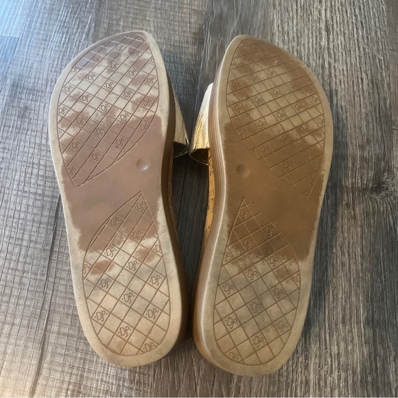 Donald J Pliner Sz 9.5 Fifi slip on thong cork gold metallic sandals EUC - Picture 7 of 8